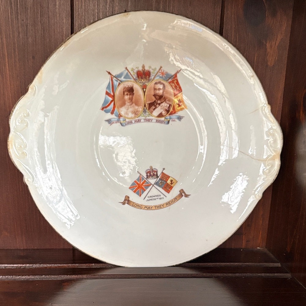George V commemorative Serving Plate - White gold trim! 1911 Has faint crack